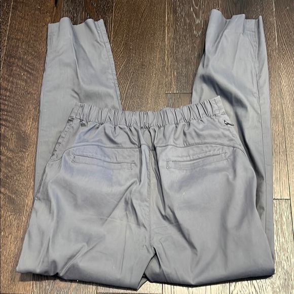 Women’s Lululemon lab dress pants - Picture 2 of 4
